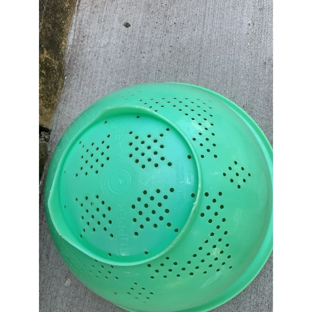 Tupperware Jade Green  Strainer Colander 339 Plastic Made in USA Vintage